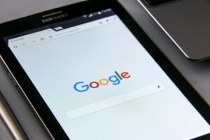 Alphabet підкорила $4 трлн: Історична угода з Apple та Gemini