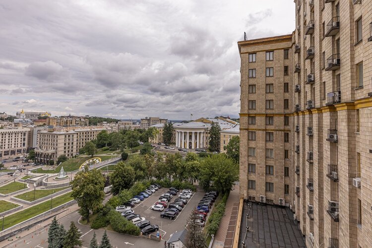 Готель Україна на Майдані продають за 1,05 мільярда грн